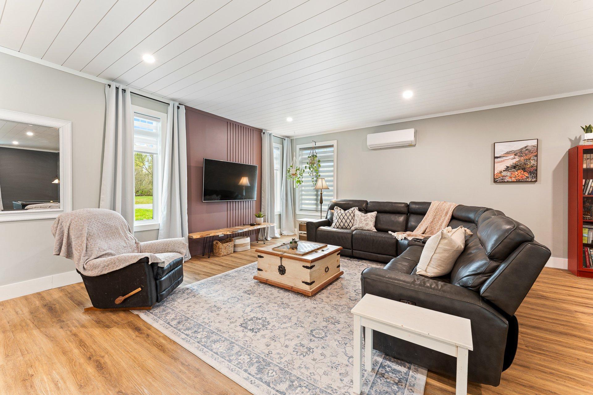 









124


Rue des Sittelles

,
Brigham,




QC
J2K4B7


