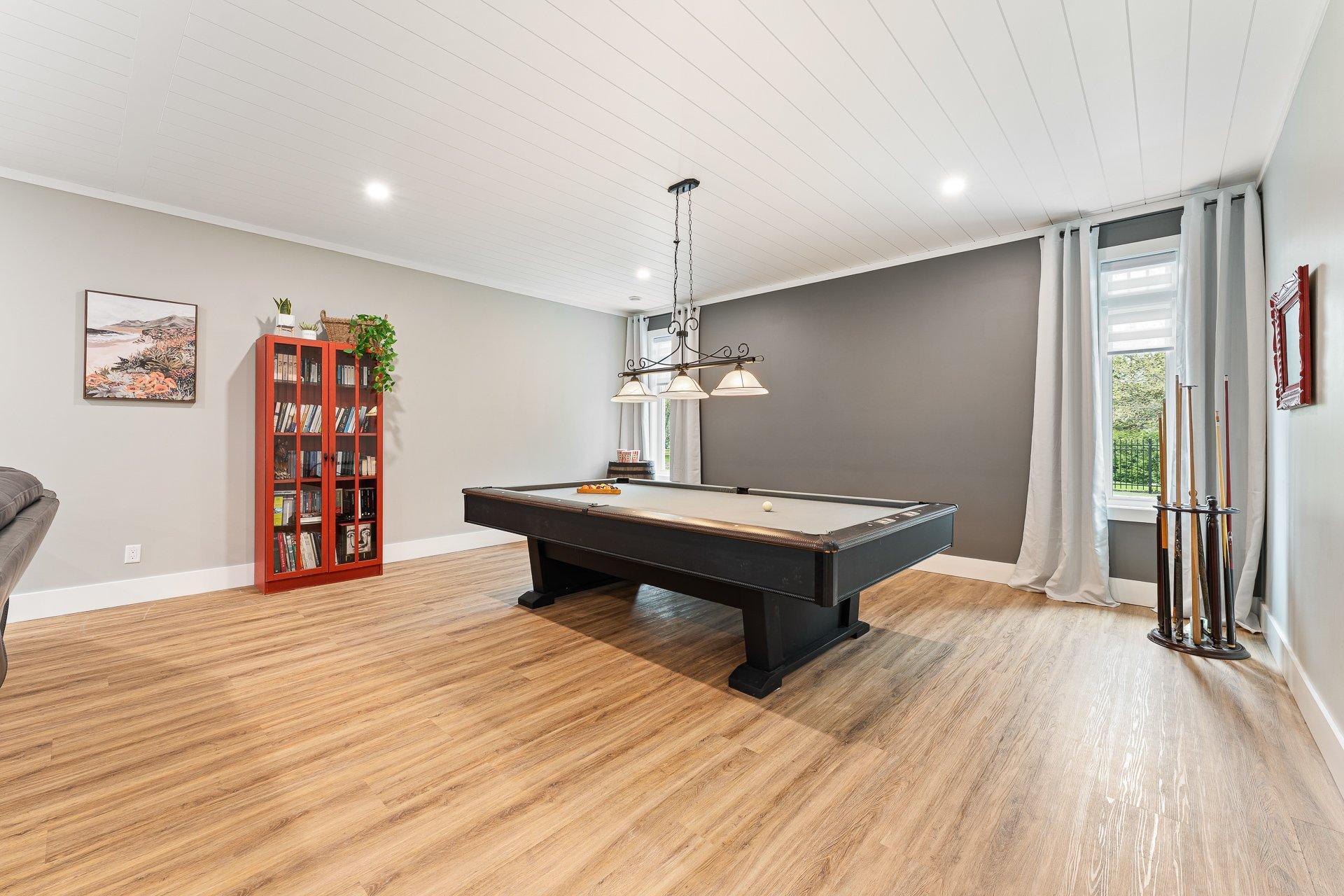 









124


Rue des Sittelles

,
Brigham,




QC
J2K4B7

