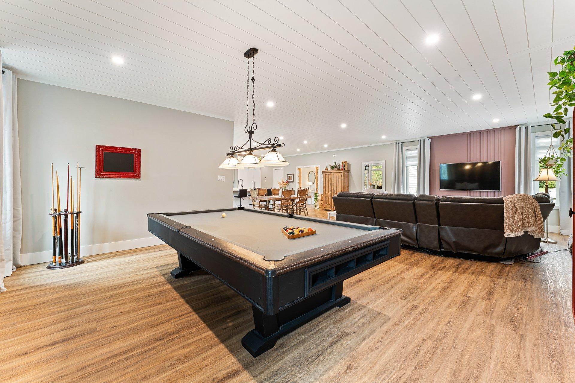 









124


Rue des Sittelles

,
Brigham,




QC
J2K4B7

