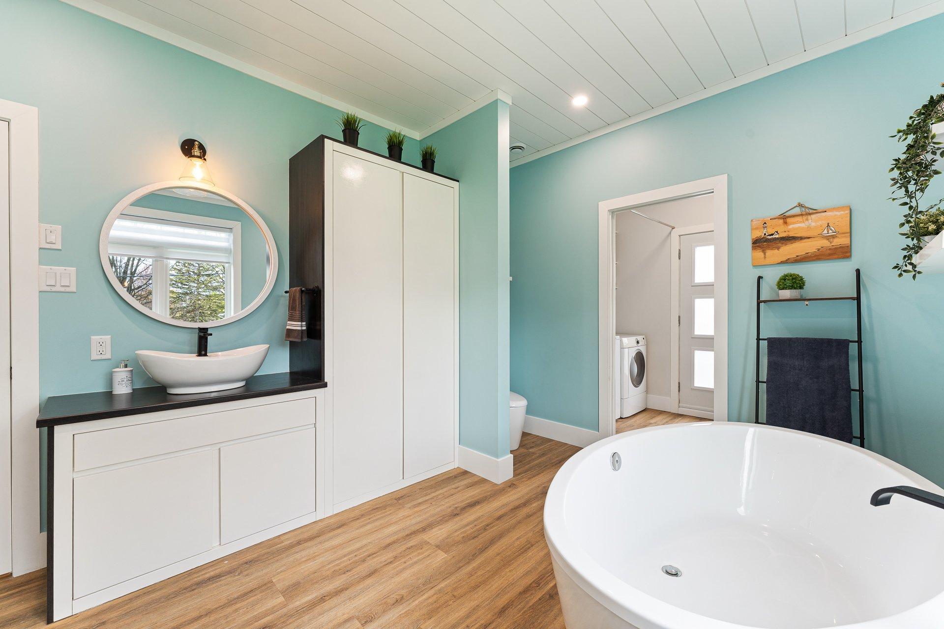 









124


Rue des Sittelles

,
Brigham,




QC
J2K4B7

