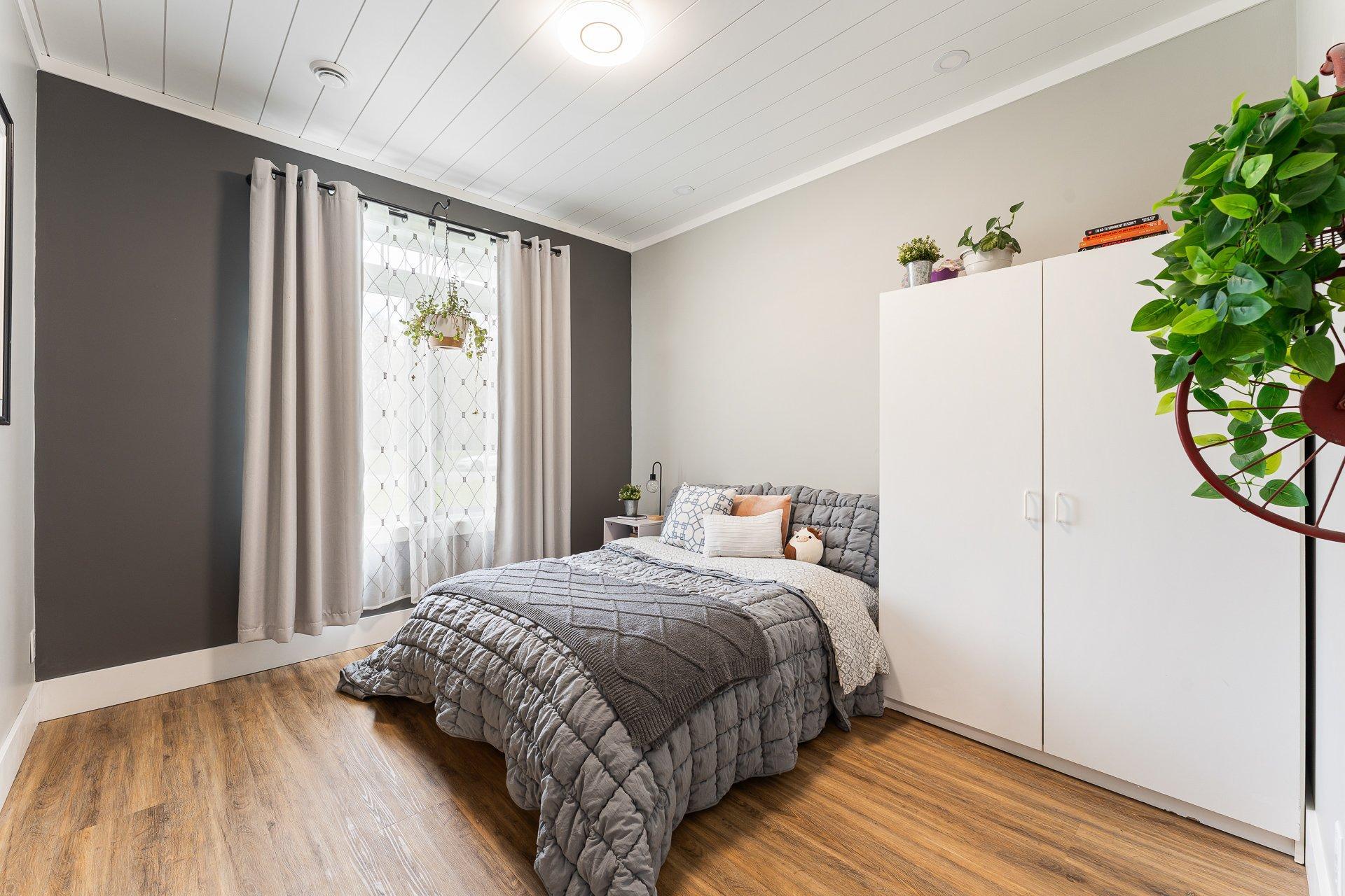 









124


Rue des Sittelles

,
Brigham,




QC
J2K4B7

