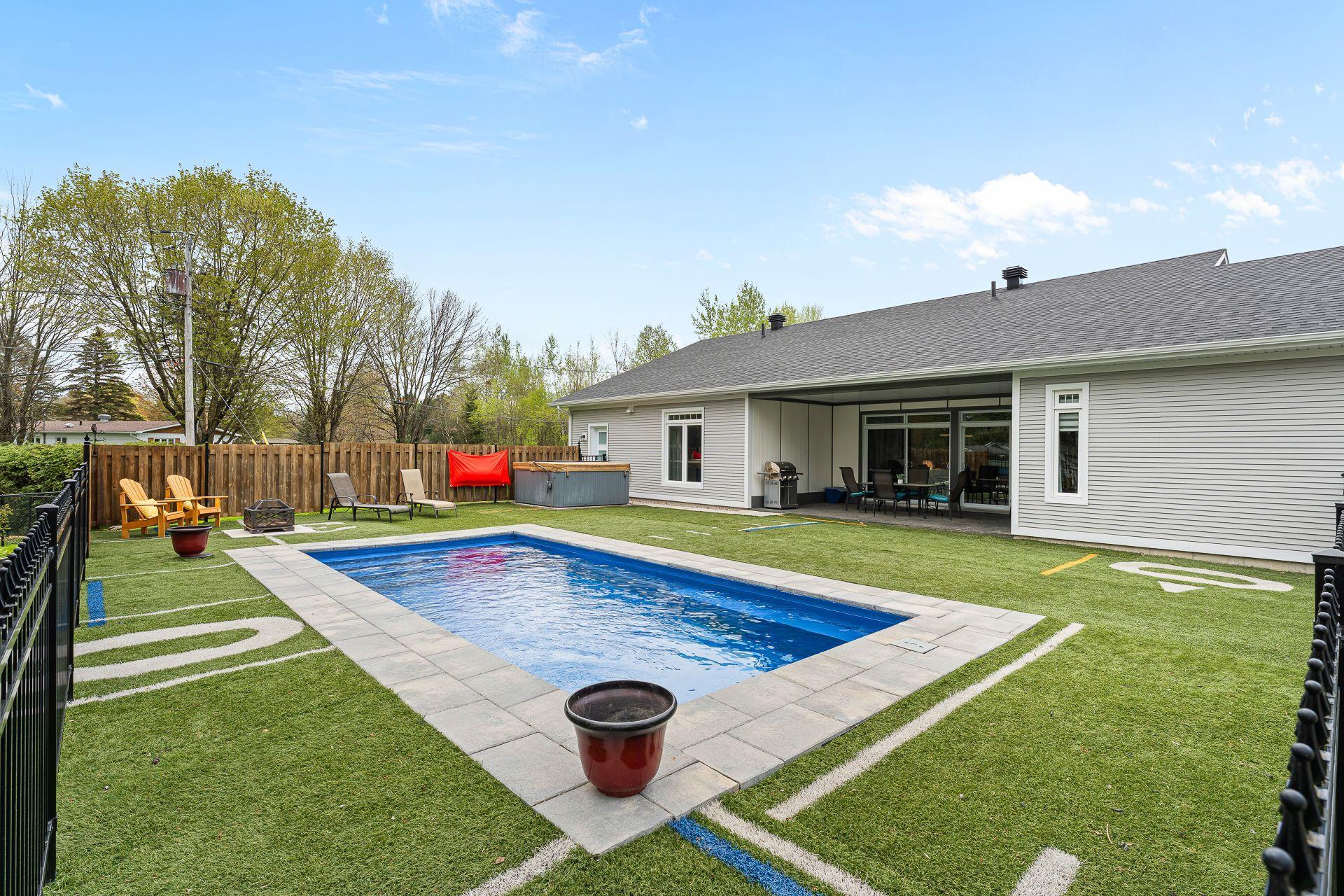 









124


Rue des Sittelles

,
Brigham,




QC
J2K4B7

