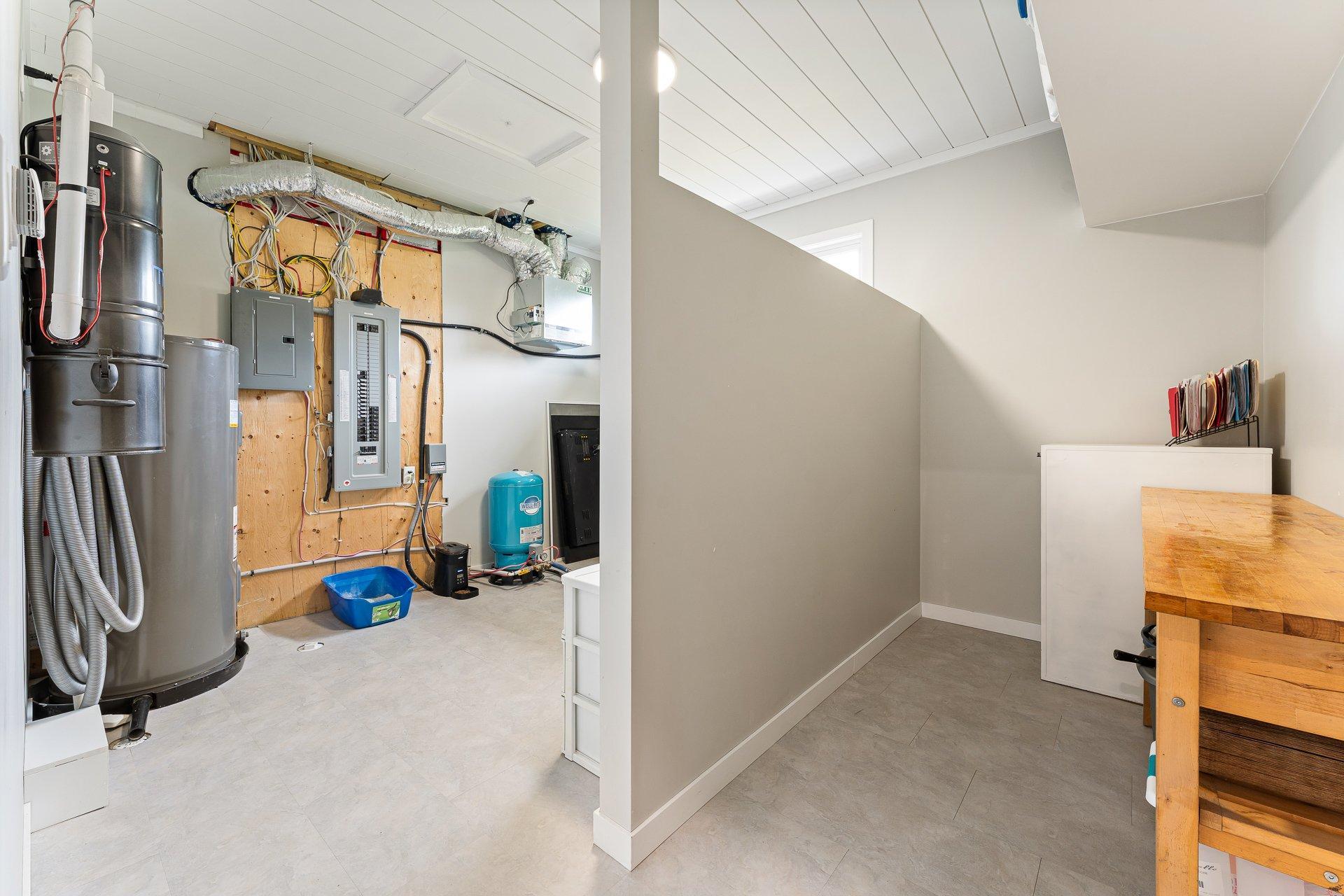 









124


Rue des Sittelles

,
Brigham,




QC
J2K4B7

