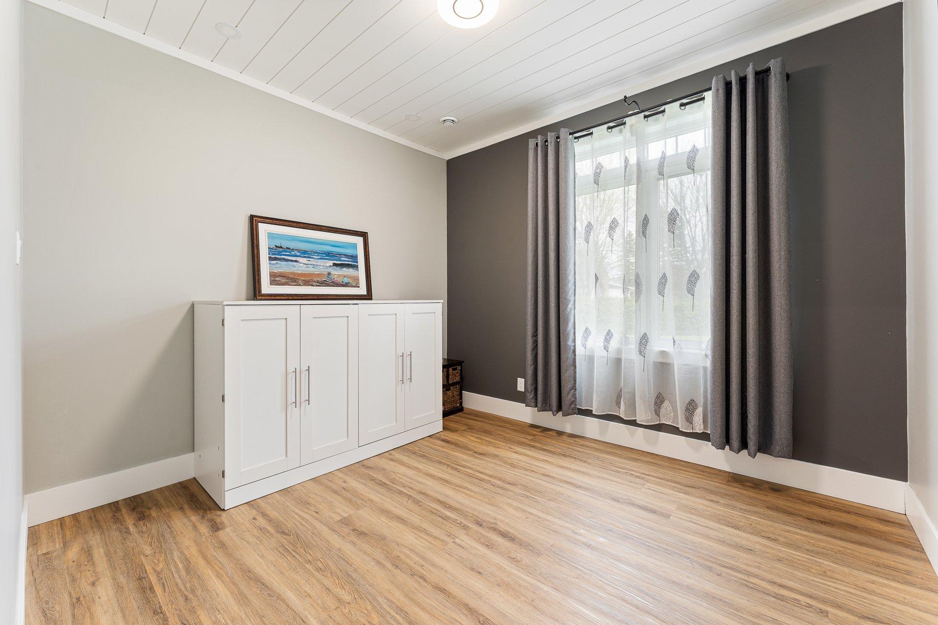 









124


Rue des Sittelles

,
Brigham,




QC
J2K4B7

