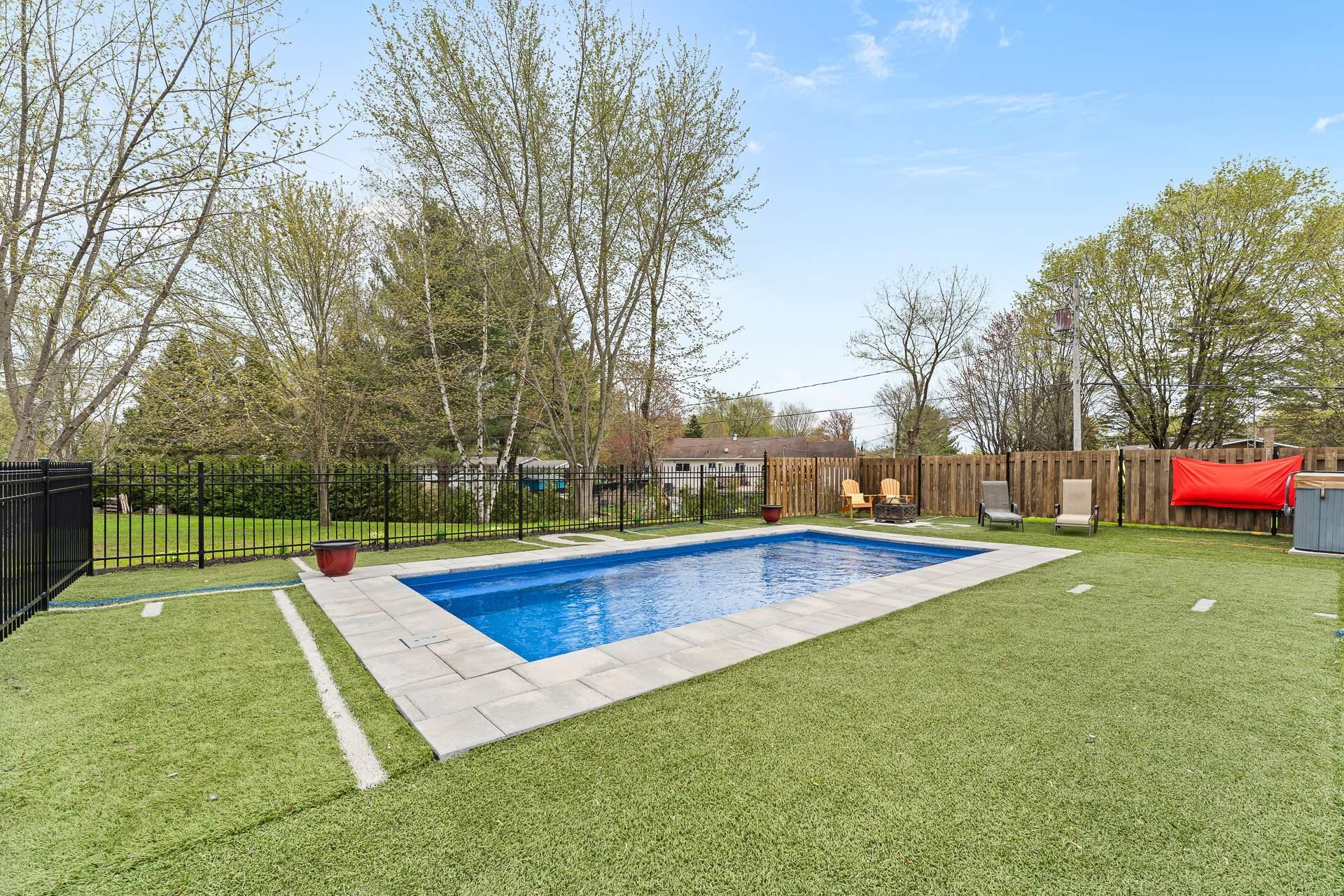 









124


Rue des Sittelles

,
Brigham,




QC
J2K4B7

