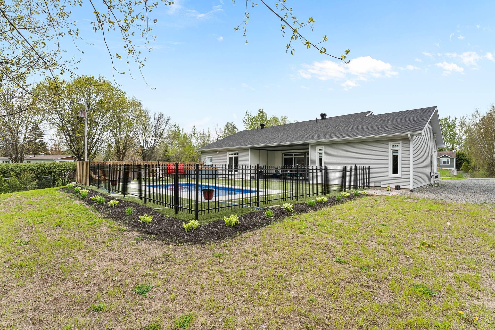 









124


Rue des Sittelles

,
Brigham,




QC
J2K4B7

