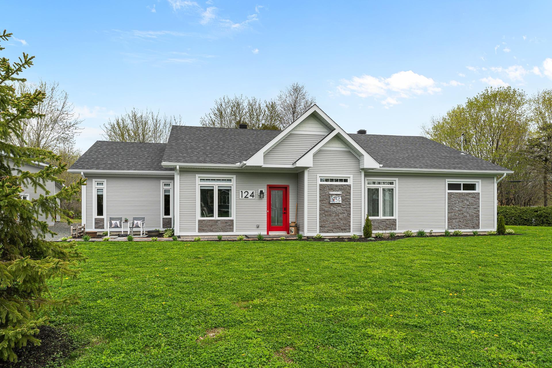 









124


Rue des Sittelles

,
Brigham,




QC
J2K4B7


