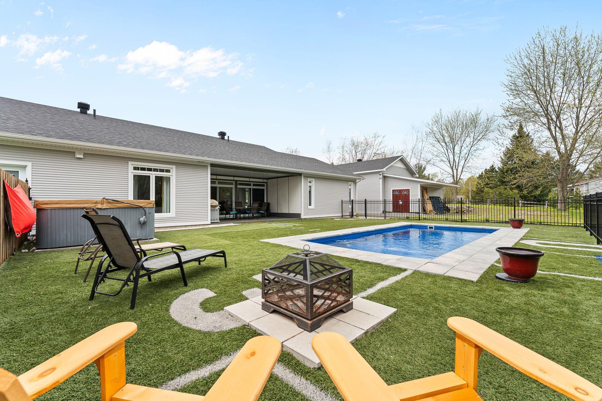 









124


Rue des Sittelles

,
Brigham,




QC
J2K4B7

