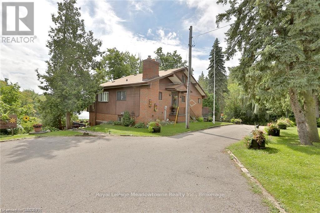 












225/269 CAMPBELL AVENUE E

,
Milton (Campbellville),




Ontario
L0P1B0

