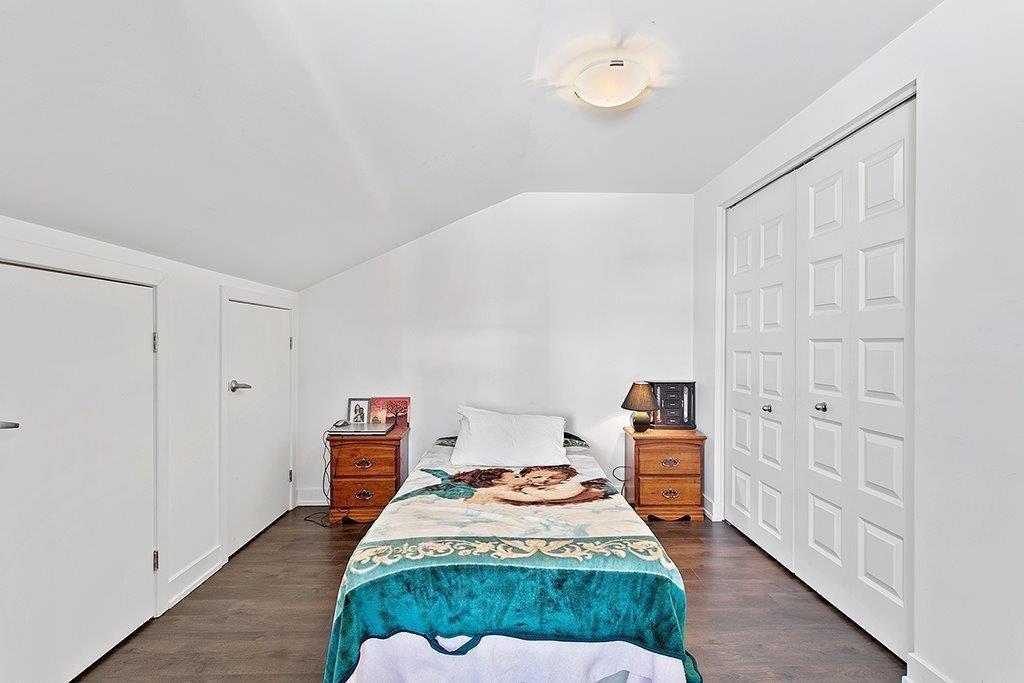 









329


Rue James

,
Shawville,




QC
J0X2Y0

