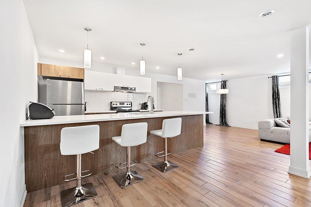 









329


Rue James

,
Shawville,




QC
J0X2Y0

