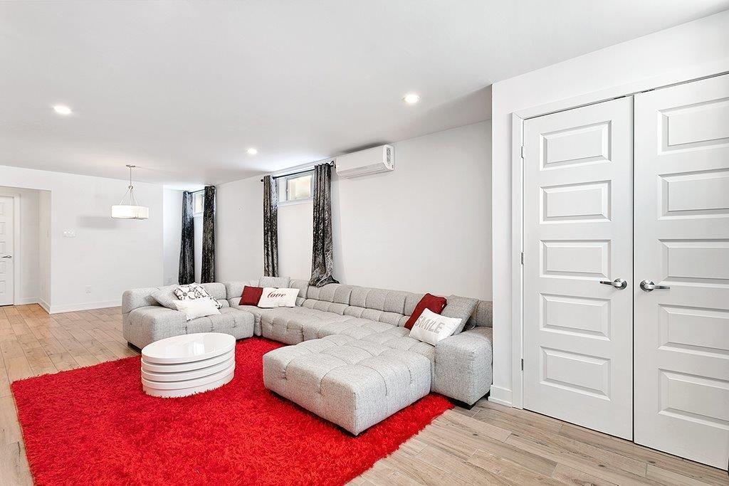 









329


Rue James

,
Shawville,




QC
J0X2Y0

