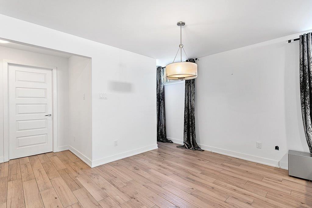 









329


Rue James

,
Shawville,




QC
J0X2Y0

