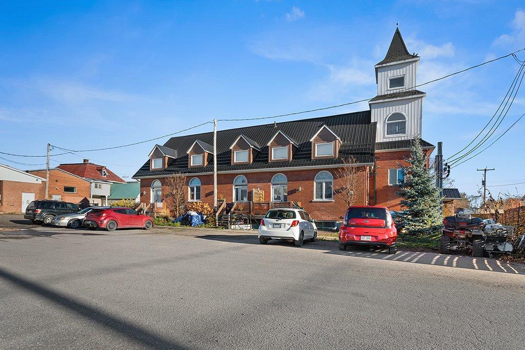 









329


Rue James

,
Shawville,




QC
J0X2Y0

