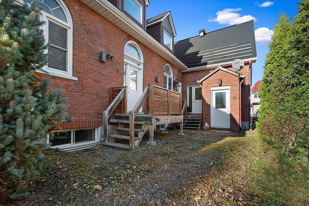 









329


Rue James

,
Shawville,




QC
J0X2Y0

