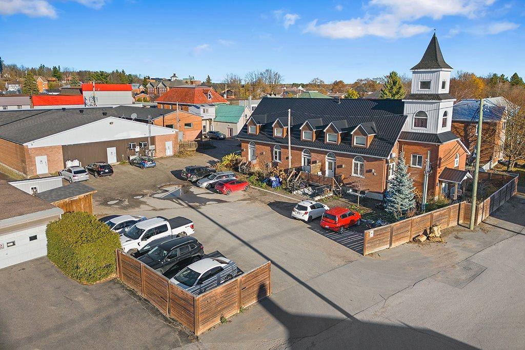 









329


Rue James

,
Shawville,




QC
J0X2Y0

