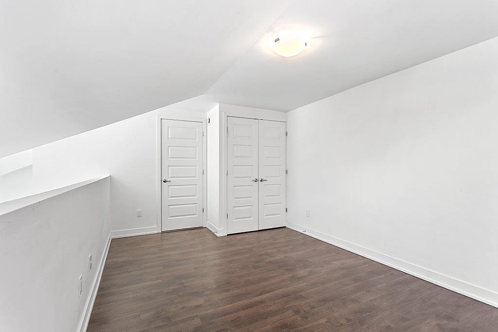 









329


Rue James

,
Shawville,




QC
J0X2Y0

