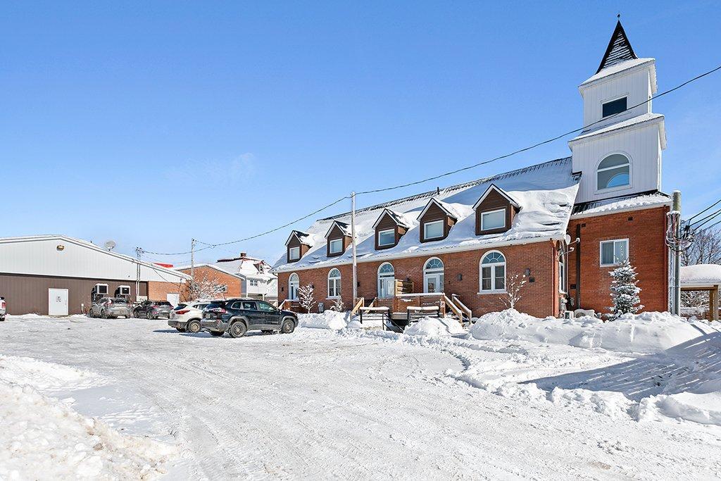 









329


Rue James

,
Shawville,




QC
J0X2Y0


