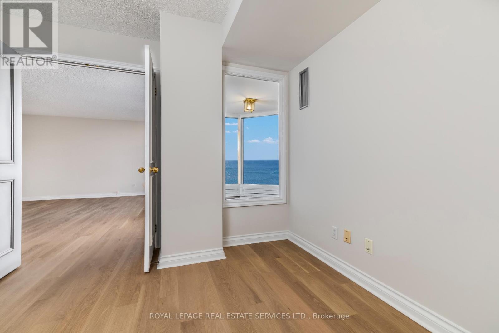 












1605 - 1 PALACE PIER COURT

,
Toronto,




Ontario
M8V3W9

