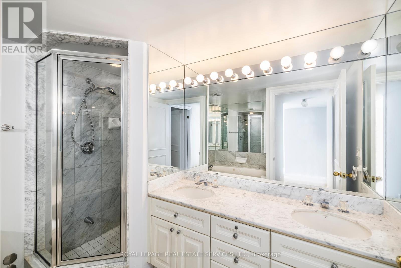 












1605 - 1 PALACE PIER COURT

,
Toronto,




Ontario
M8V3W9

