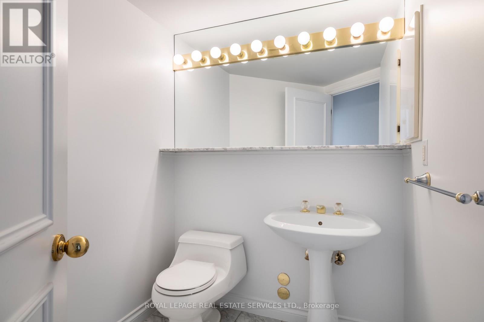 












1605 - 1 PALACE PIER COURT

,
Toronto,




Ontario
M8V3W9

