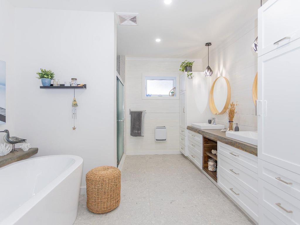 









100


Rue Léo-Paul-Trudel

,
Shawinigan,




QC
G0X2V0

