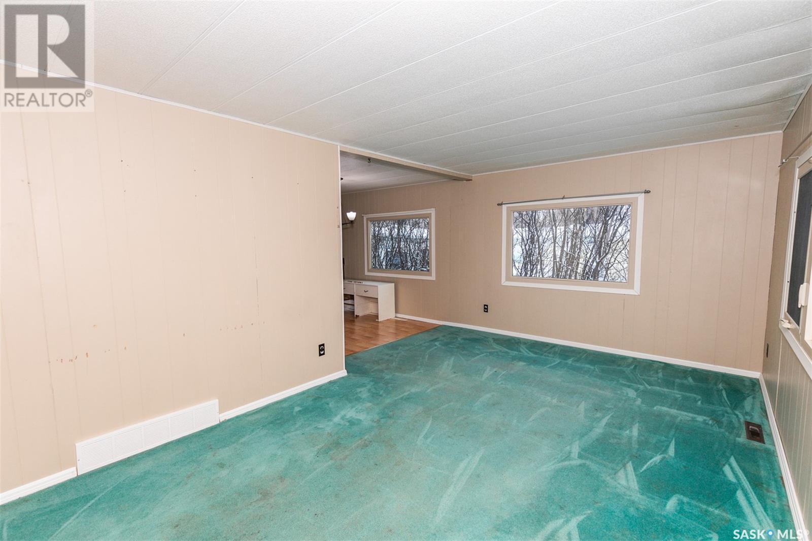 












605 Atlantic AVENUE

,
Kerrobert,




Saskatchewan
S0L1R0

