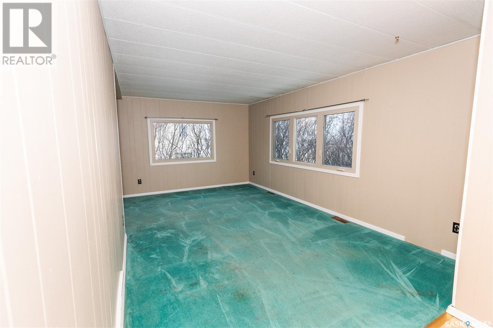 












605 Atlantic AVENUE

,
Kerrobert,




Saskatchewan
S0L1R0

