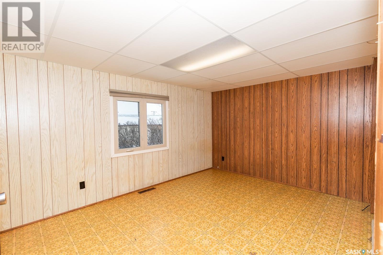 












605 Atlantic AVENUE

,
Kerrobert,




Saskatchewan
S0L1R0

