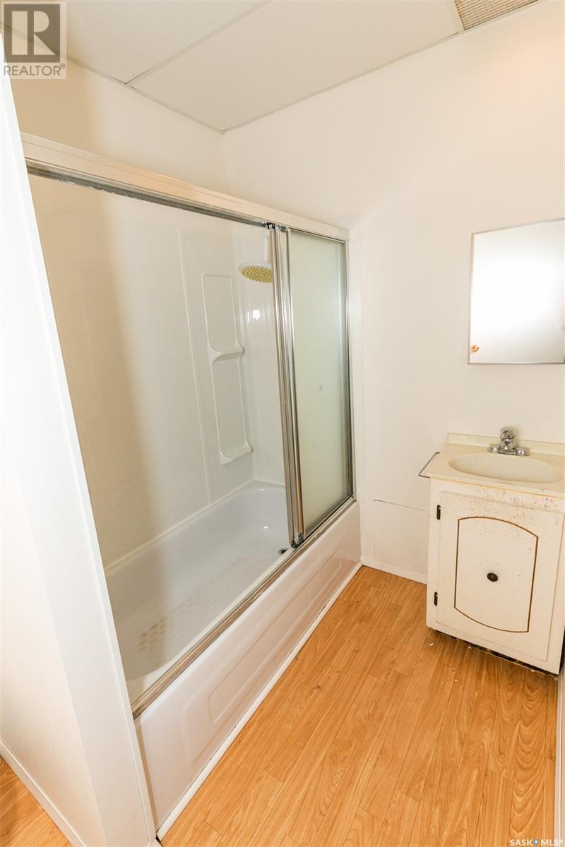 












605 Atlantic AVENUE

,
Kerrobert,




Saskatchewan
S0L1R0

