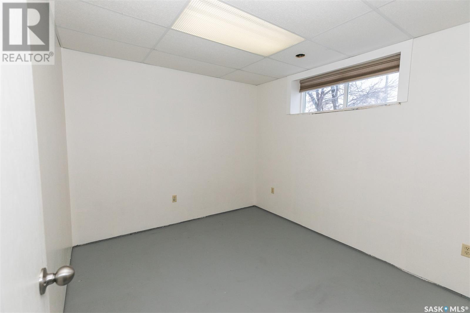 












605 Atlantic AVENUE

,
Kerrobert,




Saskatchewan
S0L1R0


