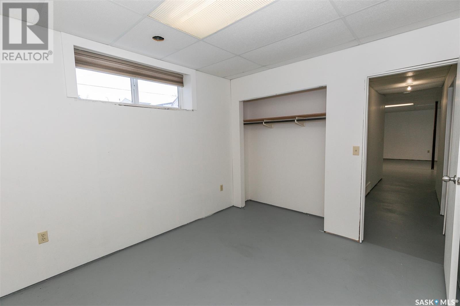 












605 Atlantic AVENUE

,
Kerrobert,




Saskatchewan
S0L1R0

