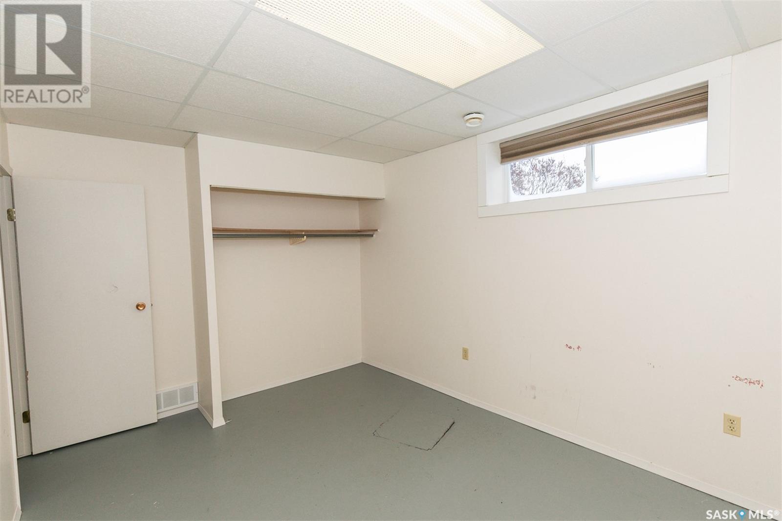 












605 Atlantic AVENUE

,
Kerrobert,




Saskatchewan
S0L1R0

