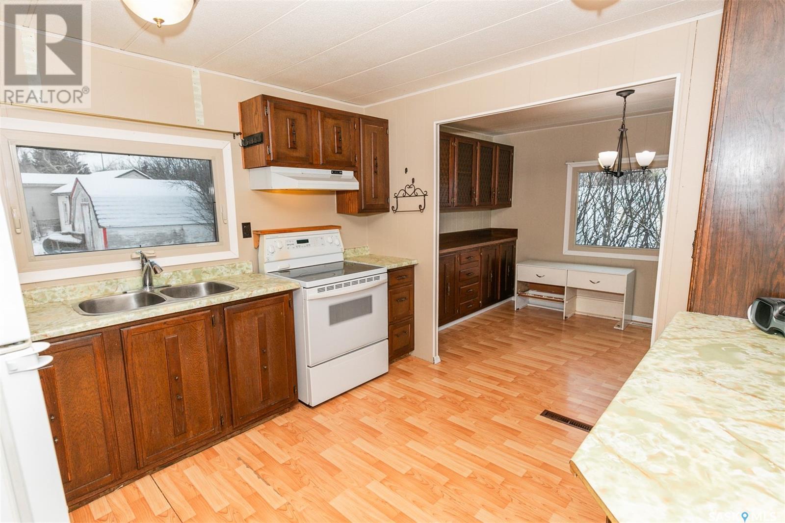 












605 Atlantic AVENUE

,
Kerrobert,




Saskatchewan
S0L1R0

