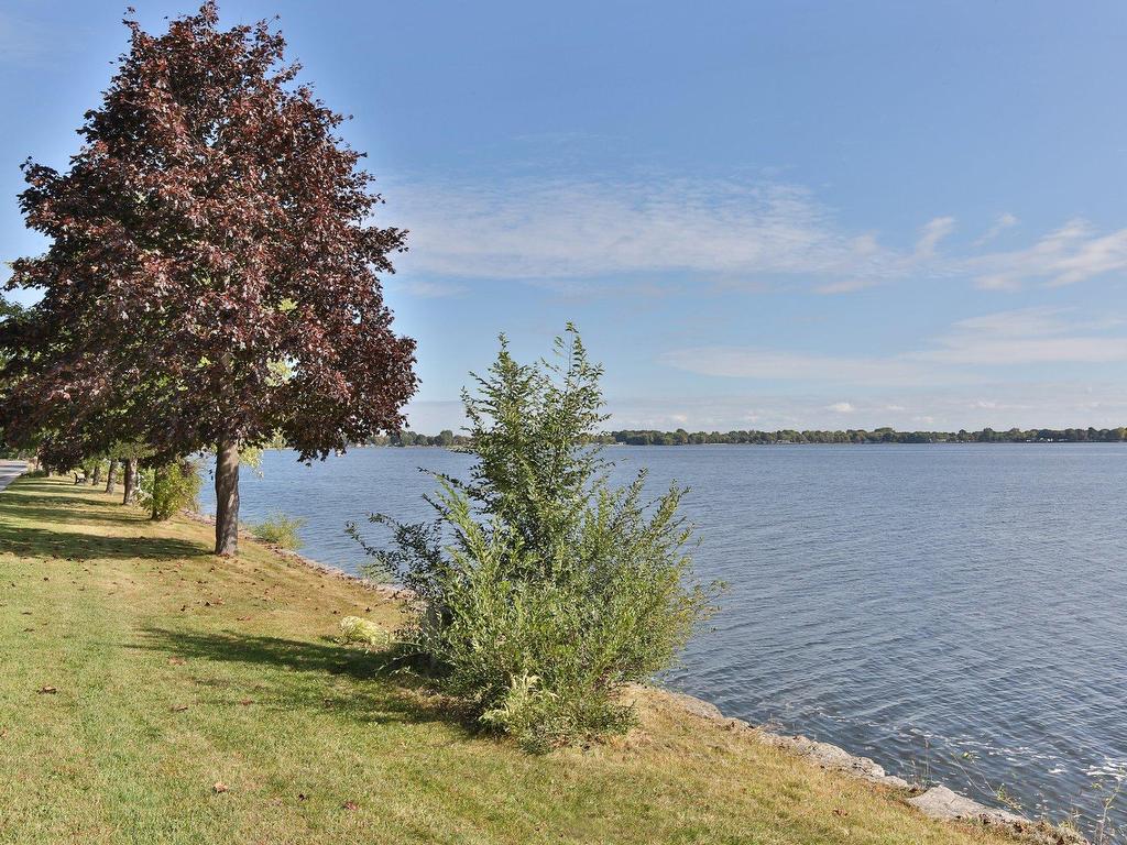 









461


Av. de Venise O.

,
Venise-en-Québec,




QC
J0J2K0

