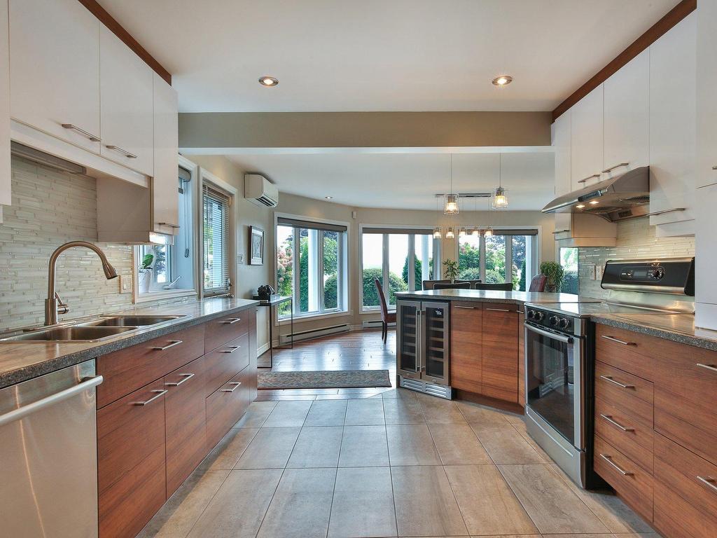 









461


Av. de Venise O.

,
Venise-en-Québec,




QC
J0J2K0

