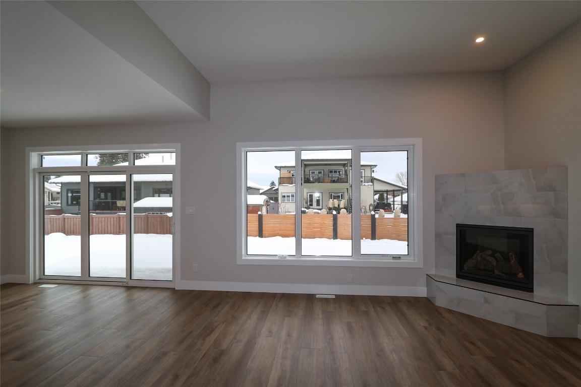 









716


ST. MARY RIVER

Drive,
Kimberley,




BC
V1A 3J3

