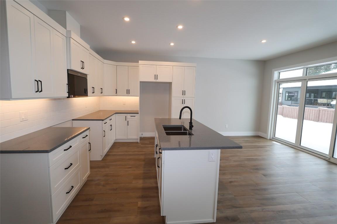 









716


ST. MARY RIVER

Drive,
Kimberley,




BC
V1A 3J3

