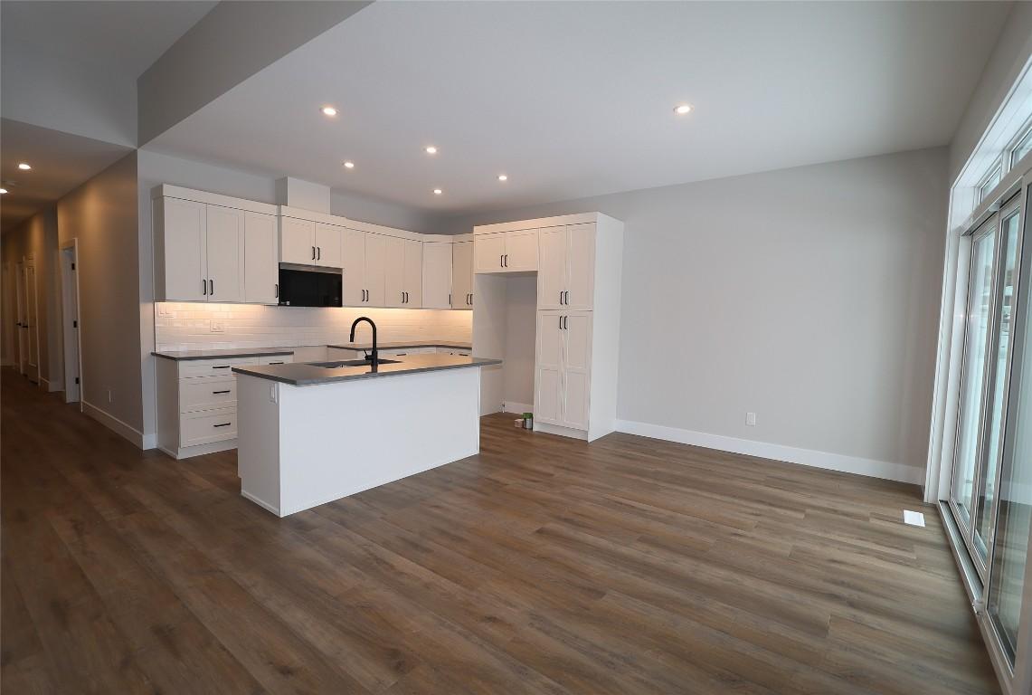 









716


ST. MARY RIVER

Drive,
Kimberley,




BC
V1A 3J3

