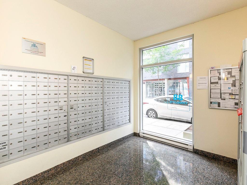 









88


Rue Charlotte

, 1102,
Montréal (Ville-Marie),




QC
H2X4E2

