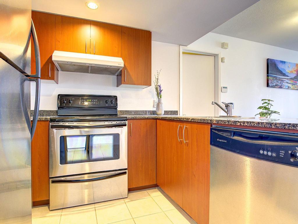 









88


Rue Charlotte

, 1102,
Montréal (Ville-Marie),




QC
H2X4E2

