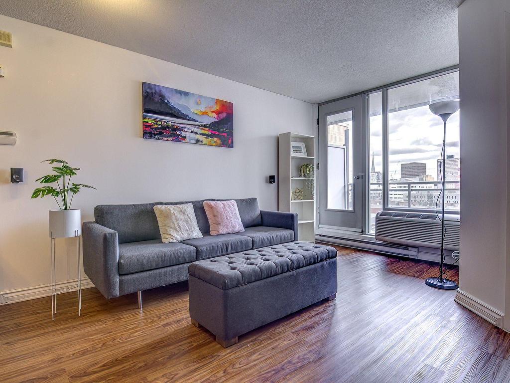 









88


Rue Charlotte

, 1102,
Montréal (Ville-Marie),




QC
H2X4E2

