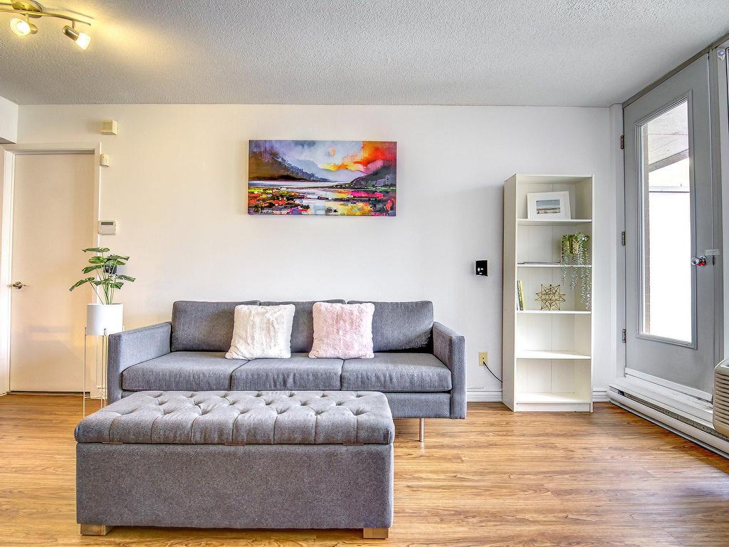 









88


Rue Charlotte

, 1102,
Montréal (Ville-Marie),




QC
H2X4E2

