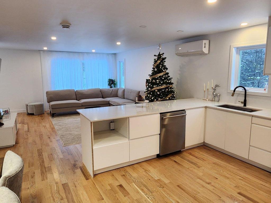 









2255


Rue Ernest-Camiré

,
Saint-Denis-de-Brompton,




QC
J0B2P0

