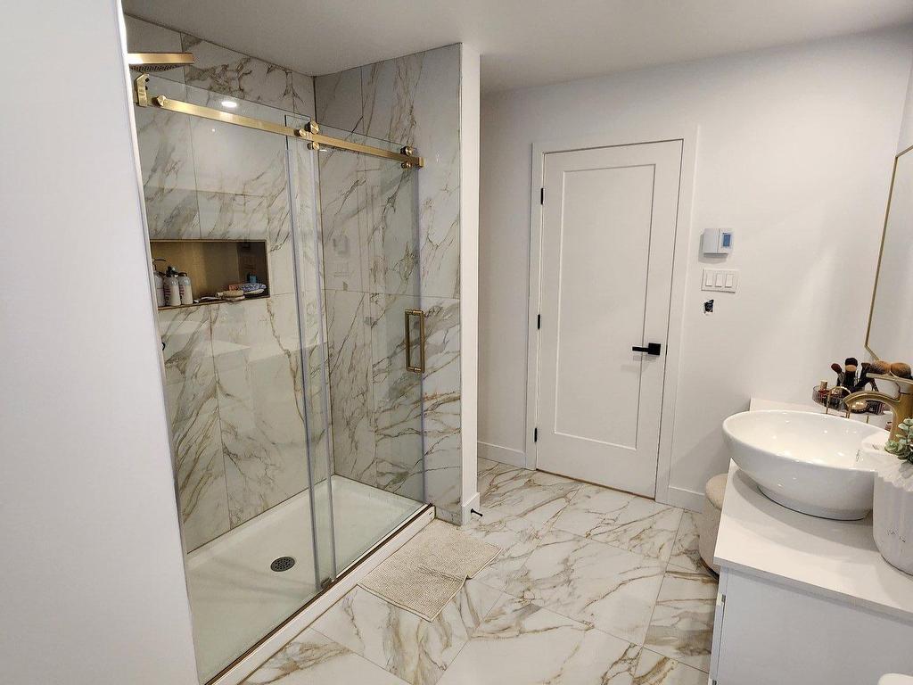 









2255


Rue Ernest-Camiré

,
Saint-Denis-de-Brompton,




QC
J0B2P0

