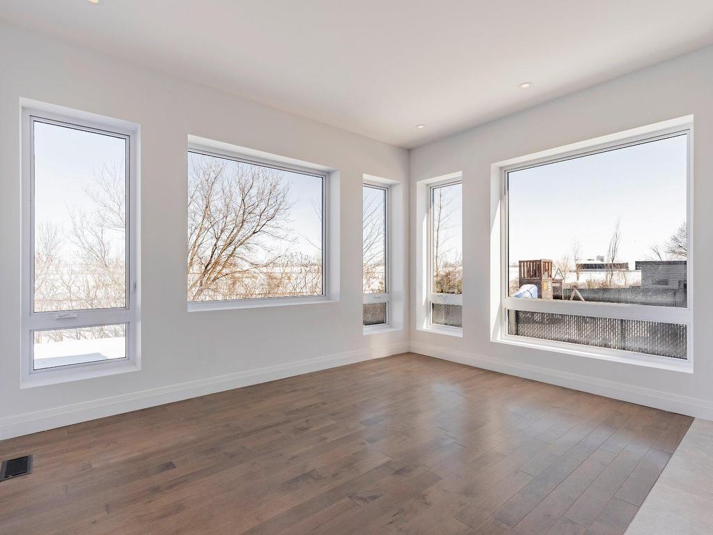 









395


Rue du Parcours

,
Varennes,




QC
J3X0E4

