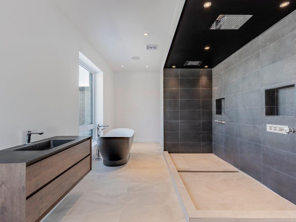









395


Rue du Parcours

,
Varennes,




QC
J3X0E4

