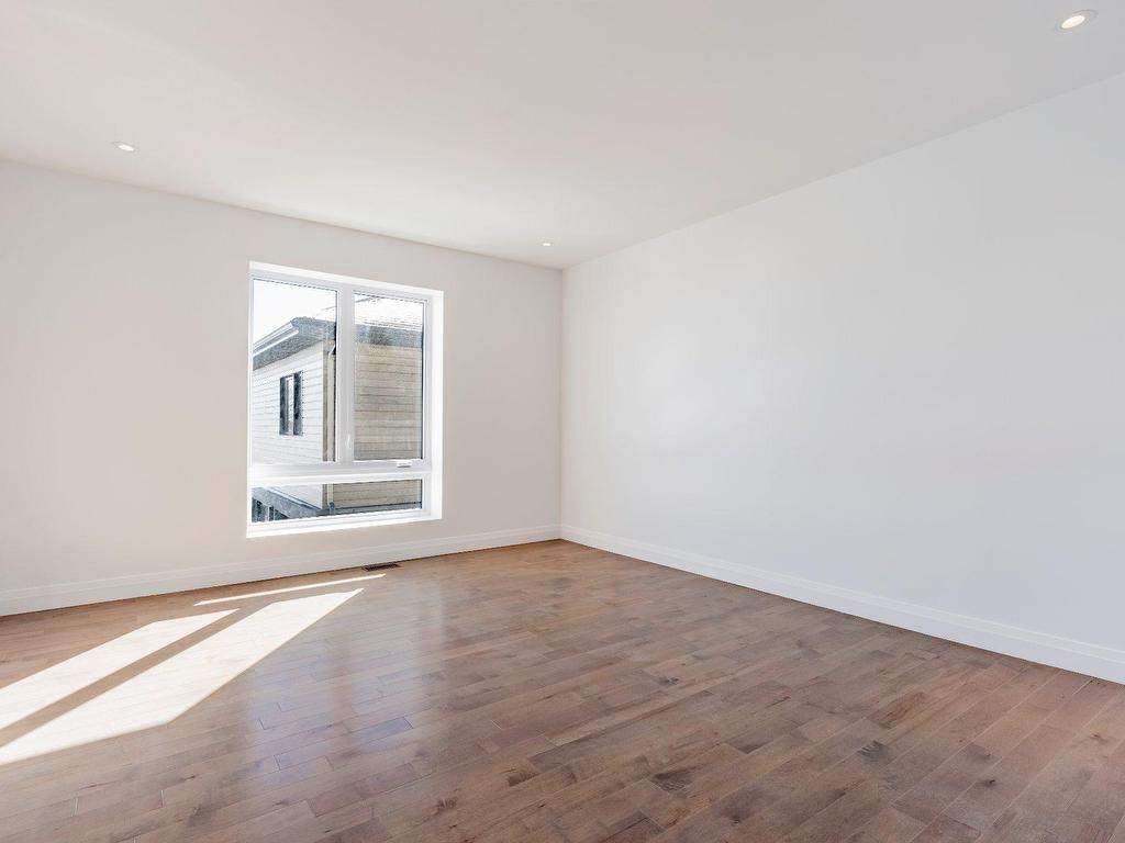 









395


Rue du Parcours

,
Varennes,




QC
J3X0E4

