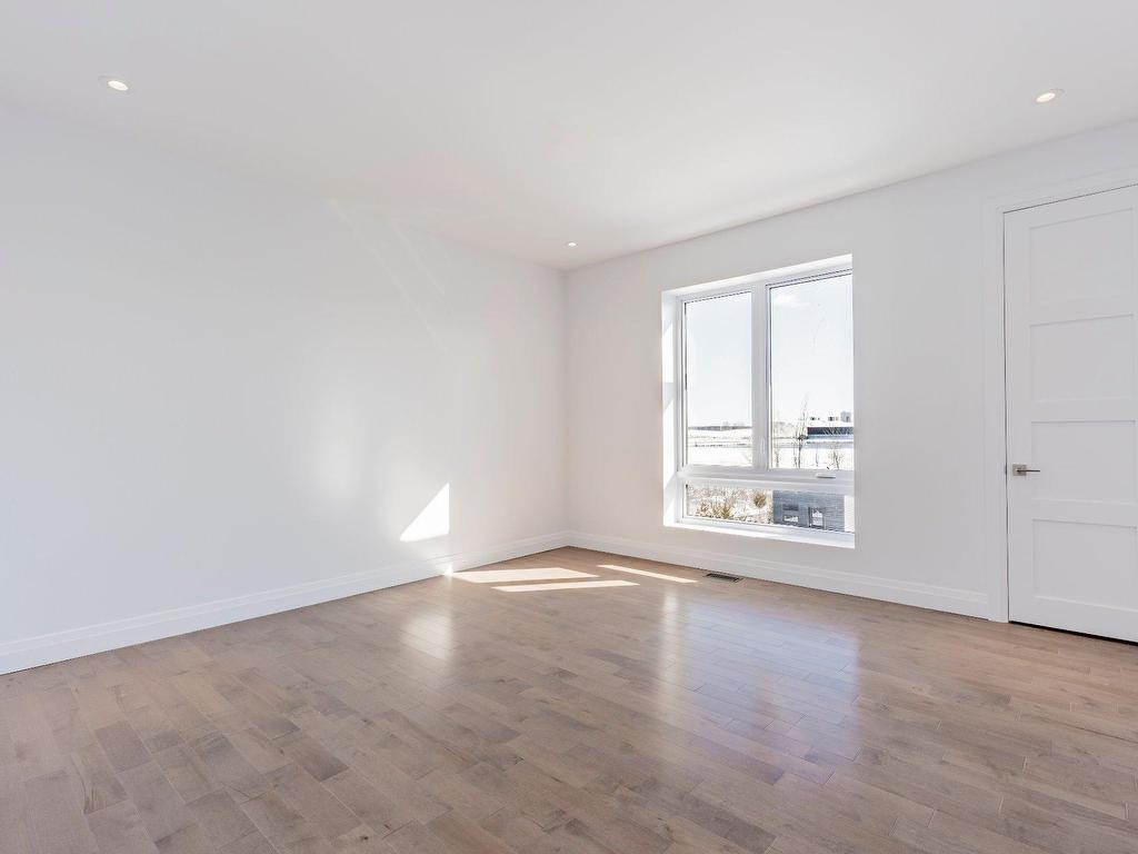









395


Rue du Parcours

,
Varennes,




QC
J3X0E4

