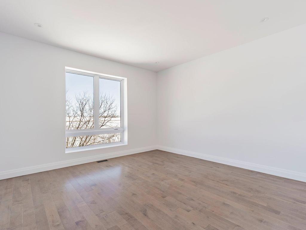 









395


Rue du Parcours

,
Varennes,




QC
J3X0E4

